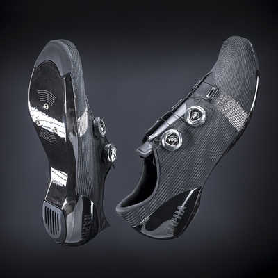 Foto zu dem Text "Rapha Pro Team Shoes: Innovation im Klassik-Look"