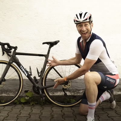 Foto zu dem Text "Achtung, Selbstironie: Comedian Harry G über Rennradfahrer"