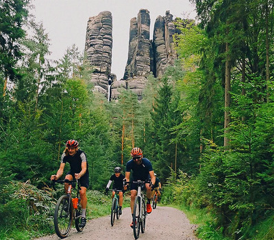 Foto zu dem Text "Bohemian Border Bash: Sandstein, Schluchten, Bäche, Kurven..."