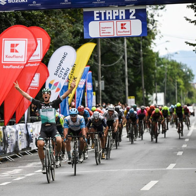 Foto zu dem Text "Ackermann springt von Rad zu Rad und sprintet zum Sieg"