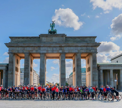 Foto zu dem Text "Women´s 100: Unterwegs mit dem “Invisible Peloton“"