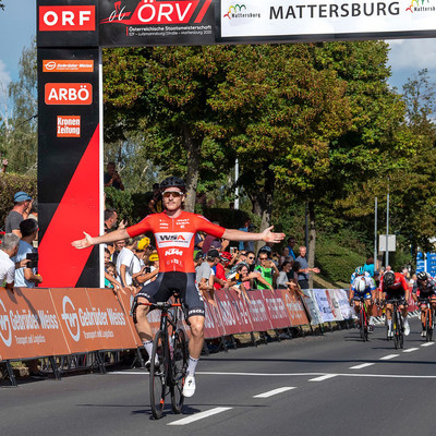 Foto zu dem Text "Der Jüngste ist der Größte in Mattersburg"