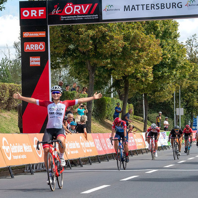 Foto zu dem Text "Kathrin Schweinberger sprintet zum ersten Meistertitel"