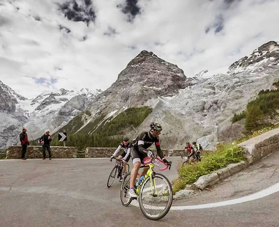 Foto zu dem Text "Dreiländer-Giro: Über drei Pässe, durch drei Länder"