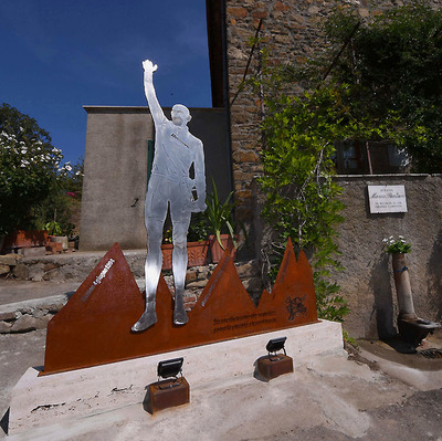 Foto zu dem Text "Denkmal für Marco Pantani in Saturnia enthüllt"