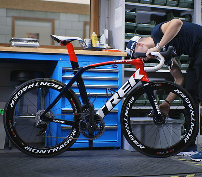 Foto zu dem Text "Jasper Stuyvens Trek Madone SLR 9 Disc eTap: das “Aero-Superbike“"