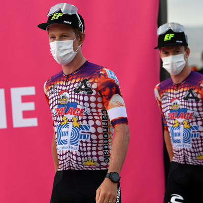Foto zu dem Text "Radikal anders: EF Pro Cycling im Skater-Look zum Giro"