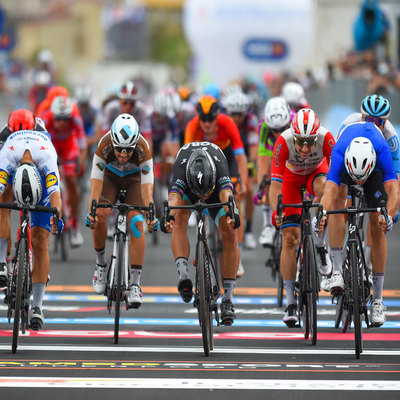 Foto zu dem Text "Démare gewinnt 4. Etappe im Foto-Finish vor Sagan"