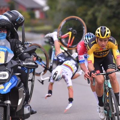 Foto zu dem Text "Alaphilippe bricht sich bei Ronde-Sturz Mittelhandknochen"