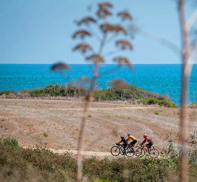 Foto zu dem Text "Bedrock GravelFest Cyprus: “Gravel is a Spirit“"