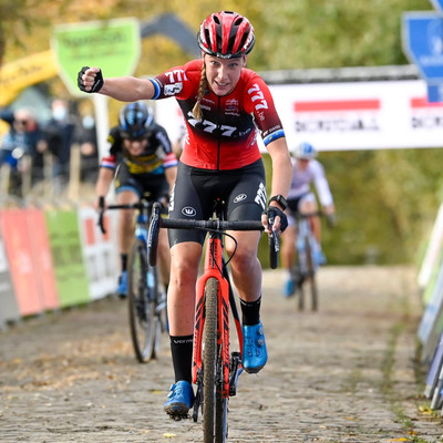 Foto zu dem Text "Worst bezwingt Brand in packendem Duell am Koppenberg"