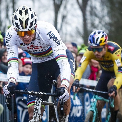 Foto zu dem Text "2020/21 mindestens fünf Cross-Duelle van der Poel vs Van Aert"