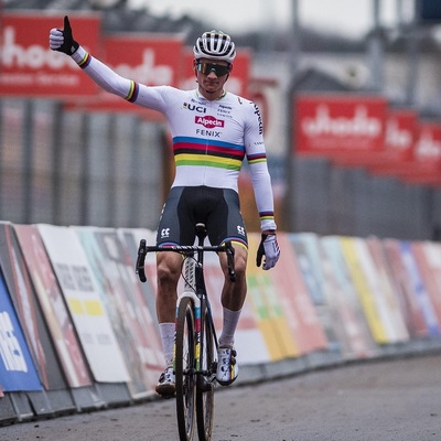 Foto zu dem Text "Van der Poel ab der zweiten Runde in Zolder ohne Gegner"