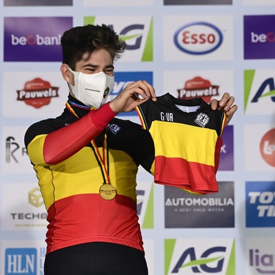 Foto zu dem Text "Übermüdeter Jungvater Van Aert holt sich vierten Crosstitel"