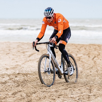 Foto zu dem Text "Titelverteidiger van der Poel gefällt die WM-Strecke"