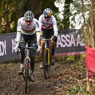 Foto zu dem Text "Van der Poel oder Van Aert – wer holt vierten WM-Titel?"