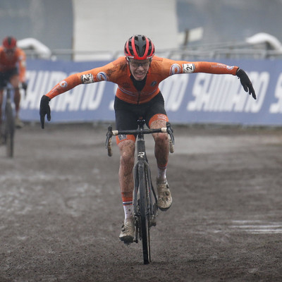 Foto zu dem Text "“Albatro“  Ronhaar fliegt vor Titelverteidiger Kamp zum U23-Titel"