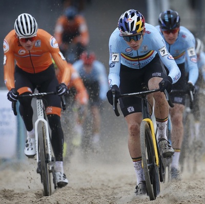 Foto zu dem Text "Van der Poel: “Wout und ich machen uns gegenseitig stärker“"