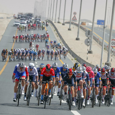 Foto zu dem Text "Highlight-Video: Die 1. Etappe der UAE Tour"
