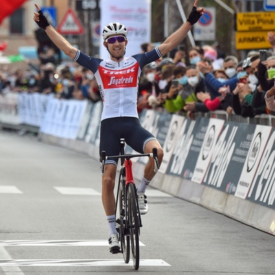 Foto zu dem Text "Mollema stürmt mit Super Tuck zu zweiten Saisonsieg"