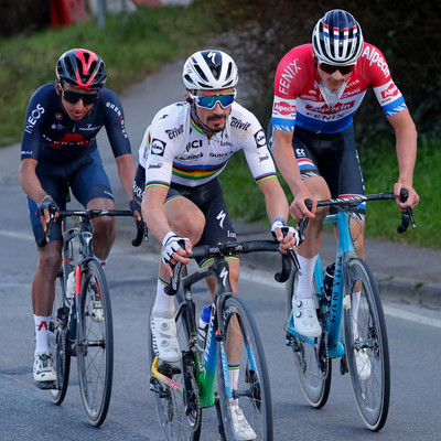 Foto zu dem Text "Alaphilippe gibt ehrlich zu: “Van der Poel war der Stärkste“"