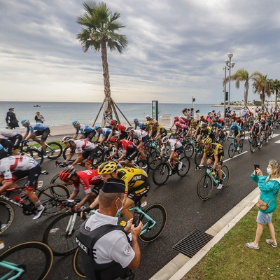 Foto zu dem Text "Nizzas Bürgermeister gegen Finale auf der Promenade des Anglais"