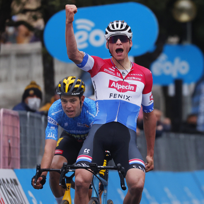 Foto zu dem Text "Van der Poel nutzt Van Aerts Leadout in Umbrien zum Sieg"