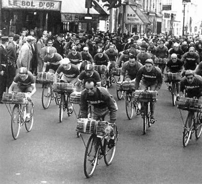 Foto zu dem Text "Die Porteur-Meisterschaften von Paris: Arbeit und Sport"