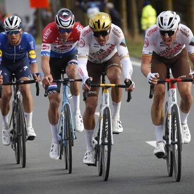 Foto zu dem Text "Naesen und Van Avermaet tasten sich ans Podium heran"