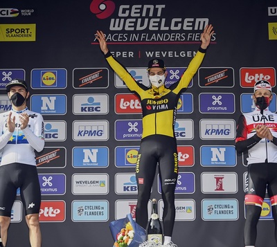 Foto zu dem Text "Van Aert beschert den Belgiern den Jubiläumssieg"