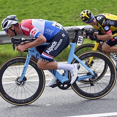 Foto zu dem Text "Auf der Straße führt van der Poel gegen Van Aert"