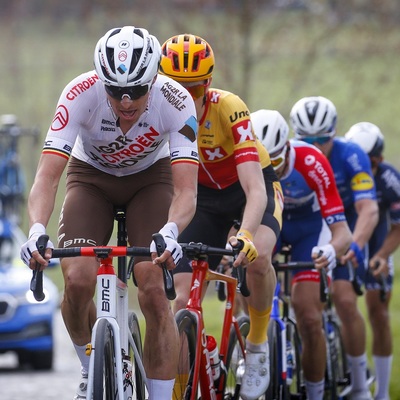 Foto zu dem Text "Naesen kritisiert Fan-Kult um van der Poel und Van Aert"