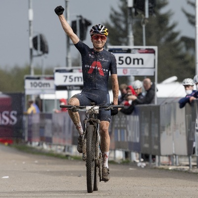 Foto zu dem Text "Pidcock lässt van der Poel in Nove Mesto keine Chance"