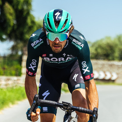 Foto zu dem Text "Oss präsentiert Tour-Trikot von Bora - hansgrohe"