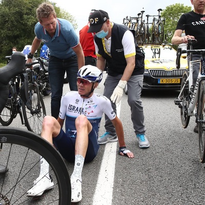 Foto zu dem Text "Sturz zum Tour-Auftakt: Froome wohl ohne Knochenbrüche"