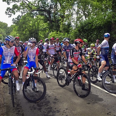 Foto zu dem Text "Peloton plant Protest zum Start der 4. Etappe"