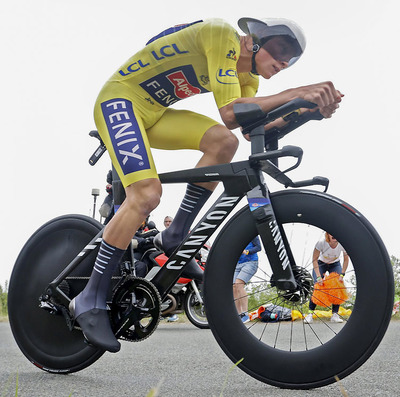 Foto zu dem Text "Van der Poel im Zeitfahren mit Laufrädern der Konkurrenz "