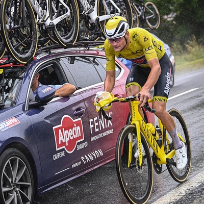 Foto zu dem Text "Verlässt van der Poel schon am Montag die Tour de France?"