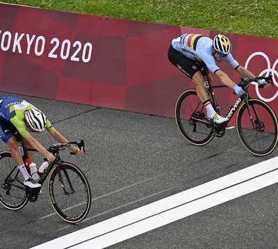 Foto zu dem Text "Van Aerts viertes Silber in Folge hat einen “goldenen Rand“"