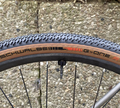 Foto zu dem Text "Schwalbe G-One R: Der Gravel-Reifen für den Wettkampf"