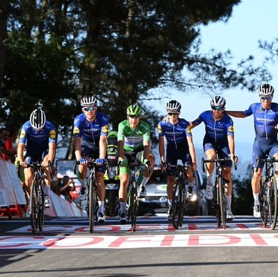 Foto zu dem Text "Deceuninck-Phalanx feiert Jakobsens Punktetrikot"