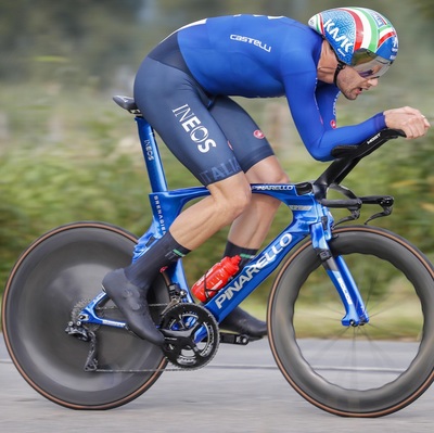 Foto zu dem Text "Ganna holt Gold vor Van Aert und Evenepoel, Martin Sechster"