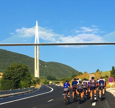 Foto zu dem Text "Le Loop: Die Tour de France fahren, benachteiligte Kinder unterstützen"