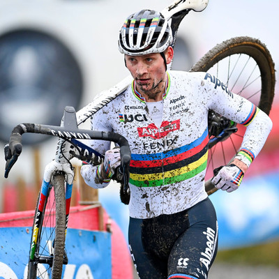 Foto zu dem Text "Van der Poel steigt wohl Mitte Dezember in Cross-Saison ein"