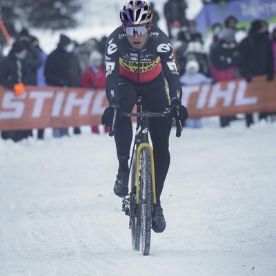 Foto zu dem Text "Cross-Cäsar Van Aert krönte sich zum Schneekönig"