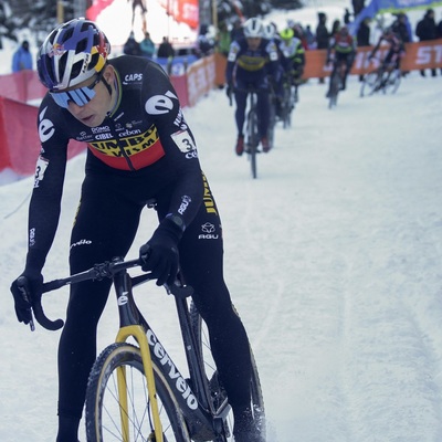 Foto zu dem Text "Van Aert beim Sturzfestival von Val di Sole obenauf"