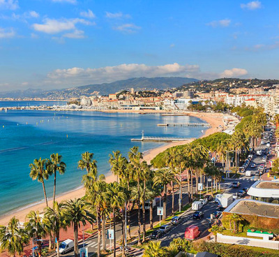 Foto zu dem Text "GFNY Cannes: Roter Teppich für Freizeit-Radler/innen"