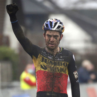 Foto zu dem Text "Van Aert entscheidet in Dendermonde das erste Duell für sich"