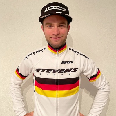 Foto zu dem Text "Meisen 2022 im Trikot des Stevens Racing Team "