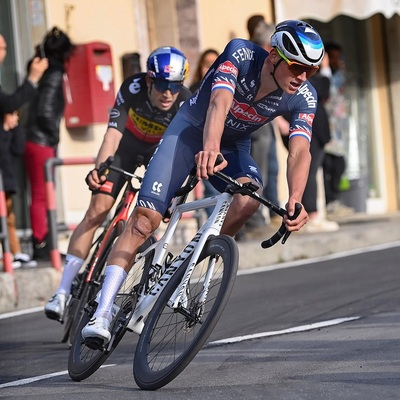 Foto zu dem Text "Sanremo-Dritter van der Poel trauert Siegchance hinterher"